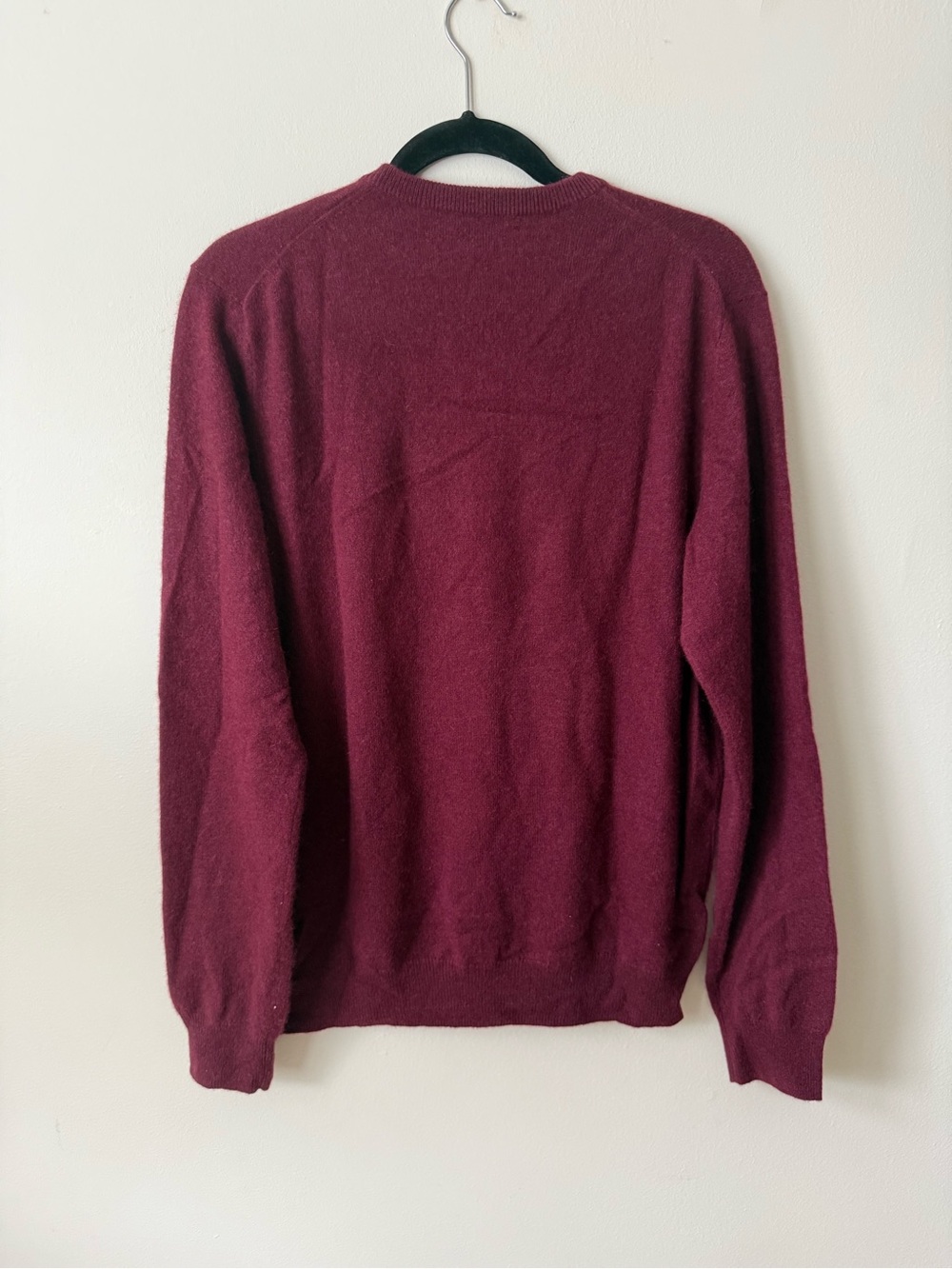 Saks Fifth Avenue Men’s 100% Cashmere V-Neck Sweater Burgundy M - Picture 2 of 4